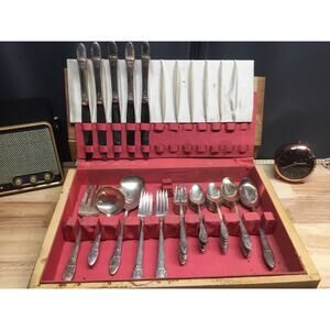 vintage 1847 rogers bros daffodil silverware set 47 Piece Set